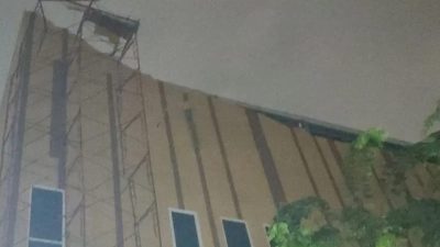 Atap GOR Serdang Menimpa 11 Sepeda Motor di Kemayoran