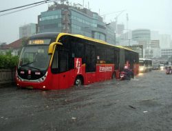 Info Penting! Rute 3F Kalideres-Senayan Stop Beroperasi, Ini Titik Banjir yang Menghadang