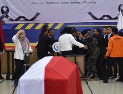 Menteri KKP Ambruk saat Upacara Pelepasan Korban Pesawat ATR, Terdengar Suara Berdebam!