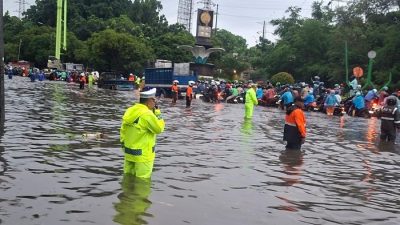 Jakarta Darurat Banjir Malam Ini: 80 RT Terendam, Sukabumi Selatan Tembus 110 Cm!