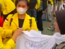 Bebas Berpendapat Bukan Berarti Boleh Coret Hijab!