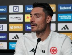 Ditahan Imbang Union Berlin 1-1, Riera Belum Bawa Frankfurt ke Arah yang Lebih Baik