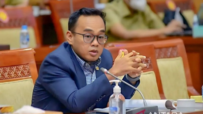 Tol Jakarta-Tangerang Macet Parah, DPR Semprot Truk yang ‘Hobi’ Ambil Jalur Kanan!