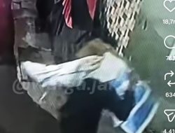 Plot Twist! Viral Pria Tambora Panggul Karung ‘Kaki Manusia’, Ternyata Isinya Bikin Elus Dada