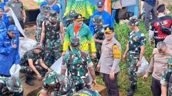 Sebanyak 600 Personel Gabungan, Bersihkan Sampah Pascabanjir di Rawajati
