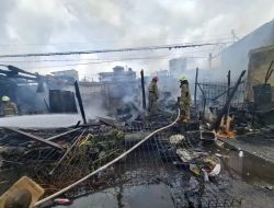 Gulkarmat Mengerahkan 45 Personel Padamkan Kebakaran di Jakarta Utara