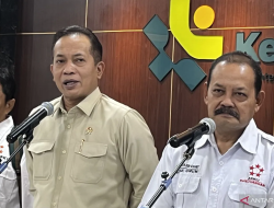 Gebrakan Menkop Ferry: Koperasi Desa Merah Putih Bakal Jadi ‘Penyelamat’ Warung dan PKL