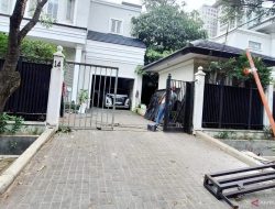 Kaca dan Pagar Rumah JK Ditabrak Pengemudi Wanita yang Diduga Mabuk