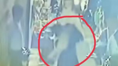 Ngeri! Rekaman CCTV di Tambora Tangkap Sosok Pria Bawa Karung ‘Kaki Manusia’, Warga Resah