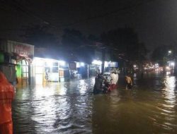 Rumah Ditinggal Mudik Lebaran, Banjir Rendam Kawasan Kalisari Jaktim