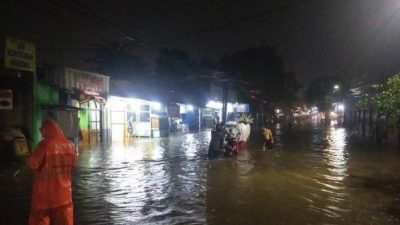 Rumah Ditinggal Mudik Lebaran, Banjir Rendam Kawasan Kalisari Jaktim