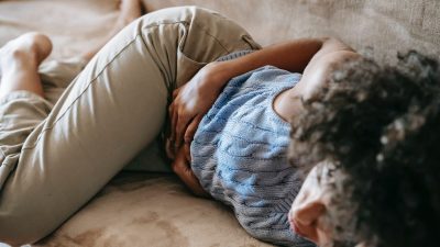 Kaum Hawa Wajib Tahu! 5 Cara Ampuh Usir Kram Perut Saat Haid Tanpa Obat