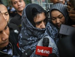 Jadi Tersangka Korupsi, Bupati Pekalongan Ngaku Gak Paham Hukum Karena Penyanyi Dangdut