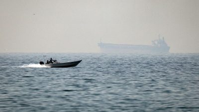 Kapal Musaffah 2 Tenggelam Dihantam Rudal di Selat Hormuz, 3 ABK WNI Hilang!
