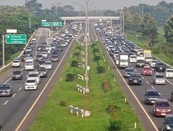 Tembus 41 Ribu Kendaraan Sejak Subuh, Tol Cipali ‘Memerah’ Meski Ada One Way!