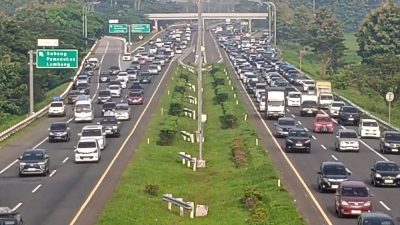 Tembus 41 Ribu Kendaraan Sejak Subuh, Tol Cipali ‘Memerah’ Meski Ada One Way!