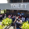 Bikin Gagal Fokus! Bukan Cuma Mobil, Antrean Toilet Wanita di Pelabuhan Ketapang Juga Mengular