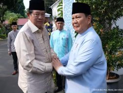 SBY Boyong AHY-Ibas ke Istana, Intip Kekompakan Busana Krem Saat Halalbihalal Bareng Prabowo