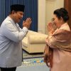 Momen ‘Sungkeman’ Titiek Soeharto ke Prabowo Viral, Outfit Sederhananya Jadi Sorotan!