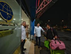 Seskab Teddy dan Menhub Dudy Sambut Pemudik dan Pantau Arus Balik di Pulo Gebang
