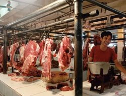 Harga Daging Ayam dan Sapi di Pasar Jaktim Mulai Naik Jelang Lebaran