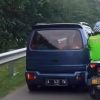 Viral! Bukan Pakai Derek, Polisi Ini Nekat Setut Mobil Pemudik Sejauh 5 KM di Tol Cipali