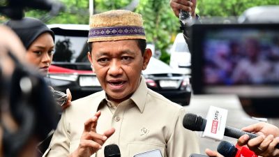 Kebut Transisi Energi, Prabowo Perintahkan Bahlil Pasang PLTS di Desa hingga Konversi 120 Juta Motor Listrik