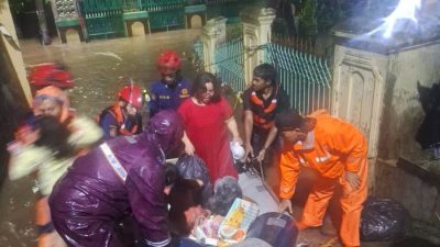 Jakarta Timur Terkepung! 46 RT Masih Terendam Banjir Hingga 80 Cm