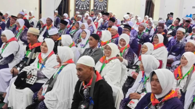 14 Ribu Jemaah Umrah RI Tertahan Akibat Perang Timur Tengah, Menteri Haji Siapkan Skenario Terburuk!