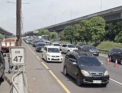 Awas Terjebak! Akses KM 55 Ditutup, Skema Contraflow Tol Japek Kini Mulai dari KM 47