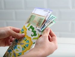 Uang THR Anak Dipakai Orang Tua Buat Bayar Utang, Emang Boleh? Cek Hukumnya di Sini!