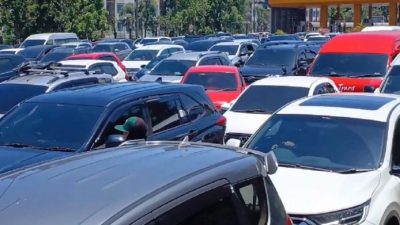 Bandung ‘Lumpuh’! 38 Ribu Kendaraan Serbu Tol Pasteur, Antrean Mengular 2 Km