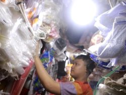 Selat Hormuz Membara! Harga Plastik Dalam Negeri Bakal Melejit? Ini Kata Menteri Agus