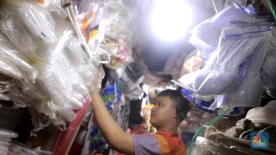 Selat Hormuz Membara! Harga Plastik Dalam Negeri Bakal Melejit? Ini Kata Menteri Agus