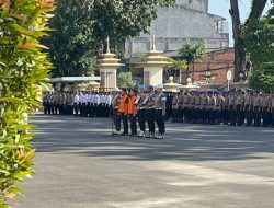 Detik-detik Kapolda Jambi Copot Baju Dinas 2 Polisi Pemerkosa Remaja, Langsung Pakai Baju Tahanan