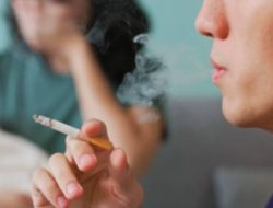 Merokok Jadi ‘Red Flag’ Hubungan? Simak Penjelasan Menkes Budi Gunadi