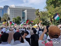 Belasungkawa TNI Gugur, Ribuan Warga Ikuti Aksi Depan Kedubes AS