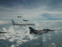 Pesawat Kepresidenan Presiden Prabowo Dikawal Empat F-16 dan Dua T50 Golden Eagle