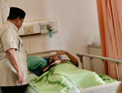 Prabowo Jenguk Korban Tabrakan KA di RSUD Bekasi, Instruksikan Seluruh Korban Luka Dirawat Optimal