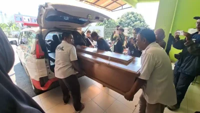 Terhimpit di Gerbong Ringsek Selama 10 Jam, Mia Jadi Korban Meninggal ke-16 Kecelakaan Kereta Bekasi