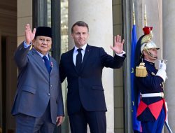 Gaya Kompak Prabowo & Macron di Istana Elysee, Sinyal Proyek Militer Makin Gahar!