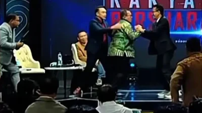 Bahas Buku Jokowi, Debat Refly Harun dan Pengacara Rismon Sianipar Berujung Nyaris Adu Jotos