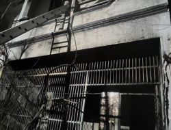 Ngeri! Diduga Korsleting Tiang Listrik, Rumah di Grogol Petamburan Hangus, Satu Keluarga Jadi Korban