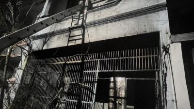 Ngeri! Diduga Korsleting Tiang Listrik, Rumah di Grogol Petamburan Hangus, Satu Keluarga Jadi Korban