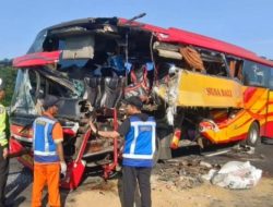 Bus Hancur Tabrak Truk di Tol Gempol-Pasuruan, 12 Penumpang Jadi Korban