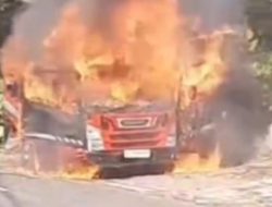 Detik-detik Menegangkan 22 Emak-emak Selamatkan Diri Sebelum Minibus di Jember Meledak dan Hangus!