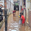 Jaksel Masih Tergenang! 11 RT Belum Surut, Ketinggian Air Tembus 130 Cm
