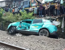 Puslabfor Dalami Dugaan Medan Listrik Picu Taksi Green SM Mogok di Perlintasan Rel Bekasi Timur