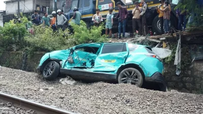 Puslabfor Dalami Dugaan Medan Listrik Picu Taksi Green SM Mogok di Perlintasan Rel Bekasi Timur
