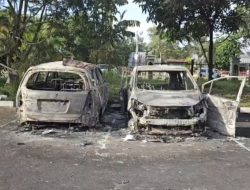 Persipura Kalah, Stadion Lukas Enembe Jadi Sasaran Amuk Massa, Puluhan Kendaraan Tinggal Rangka